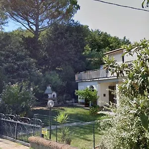 https://la-casina-di-laura.it-tuscanyhotel.com